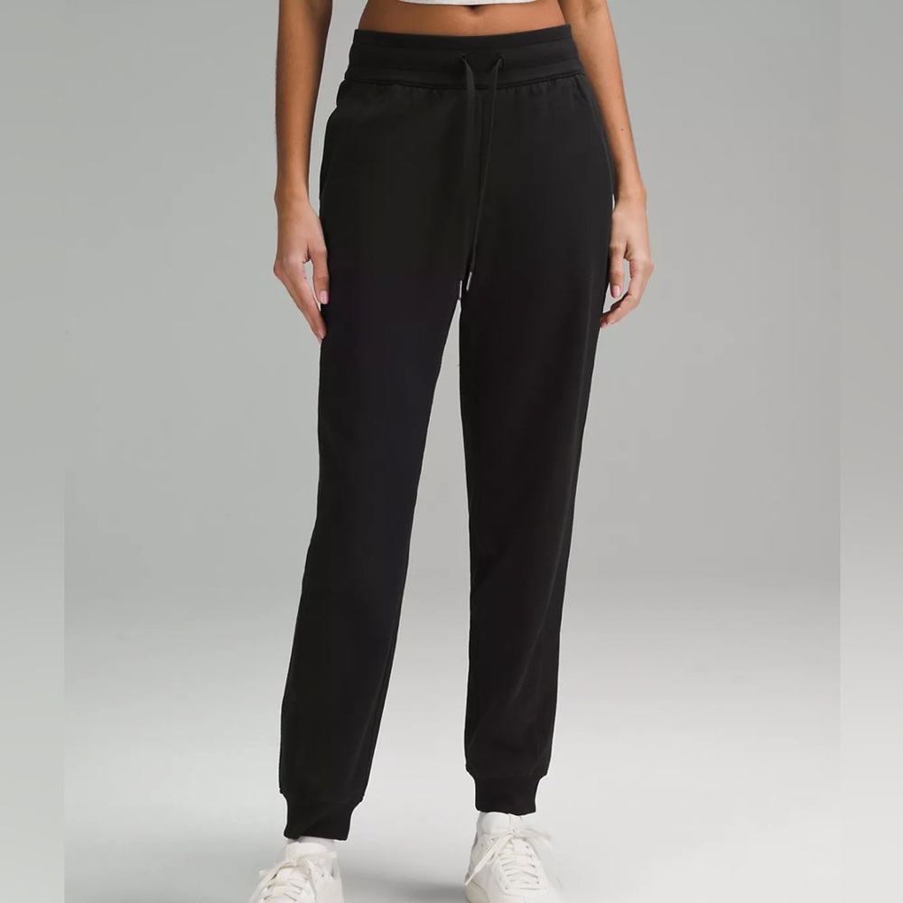 lululemon scuba joggers (color: black, size: 4)